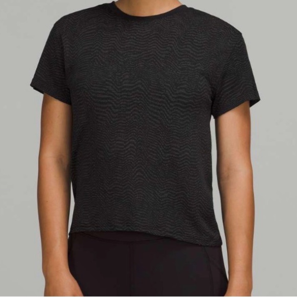 #553 Lululemon Train to Be Seamless T-Shirt Ripple Wave Black/Graphite Grey Sz6